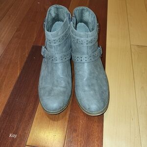 Grey boots